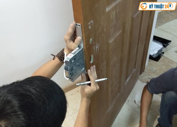 Lắp khóa vân tay tại quận Bình Thạnh giá tốt