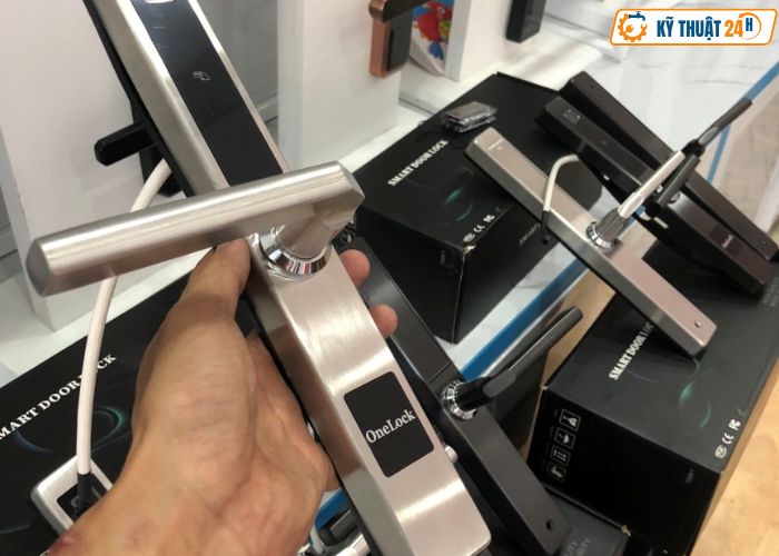 Dịch vụ lắp khóa cửa điện tử Quận 1 giá rẻ