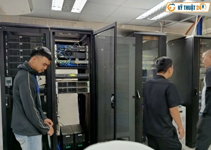 Tủ Rack và quản lý tập trung trong hệ thống mạng LAN